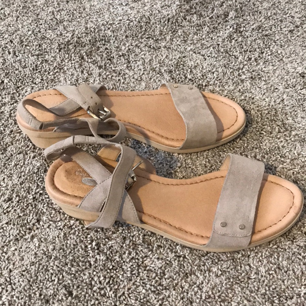 Dr schools heeled sandals